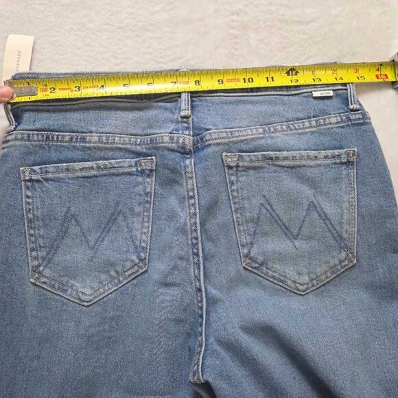 29 Mother (from Anthropologie) The Weekender Fray mid-rise Jeans in Glow Up - Picture 10 of 11